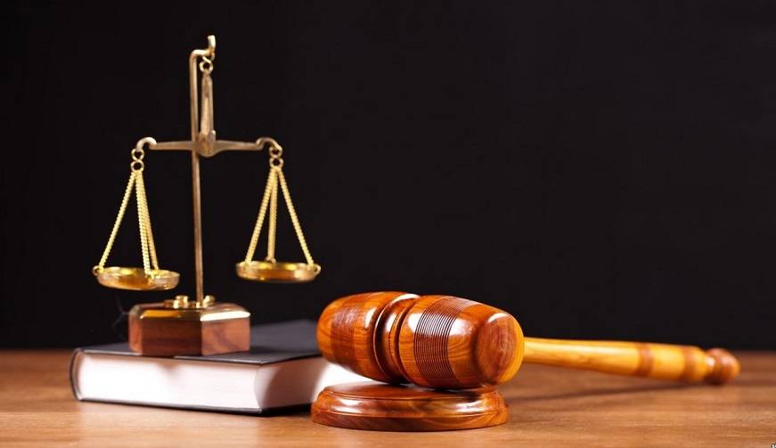 دادوەرێک بۆ پەنجەرە: لە کەیسەکانی پەیوەندیی نادروستدا، دەبێت لایەنەکان خۆیان یان هاوسەرەکانیان سکاڵا بکەن