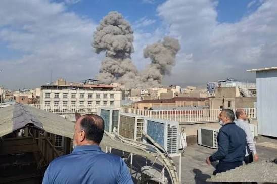 فراوانبوونی هێرشەکانی ئەمریکا بۆ سەر باشووری ئێران؛ ئەگەری دەستپێکردنی ئۆپەراسیۆنی زەمینی و دروستبوونی درز لە ناوخۆی تاران